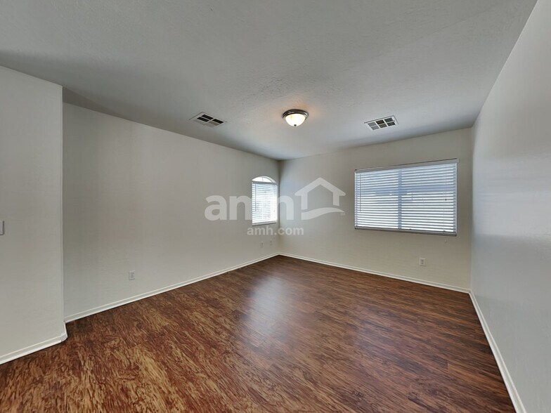 Building Photo - 14838 W Columbine Dr