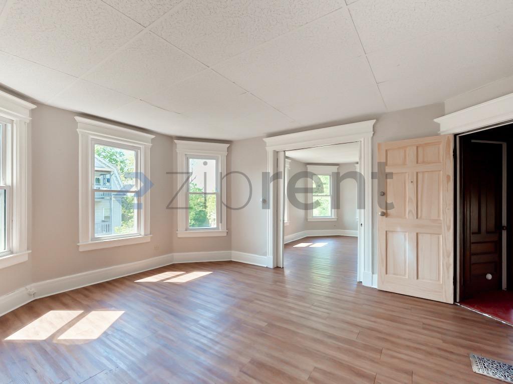 Building Photo - Unit 2