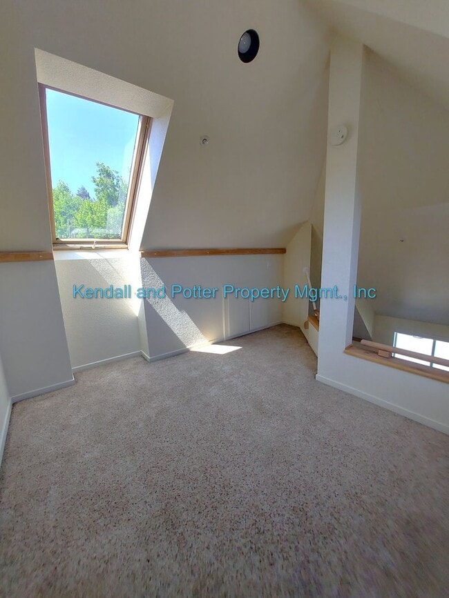Building Photo - Spacious 1 bedroom loft in Santa Cruz