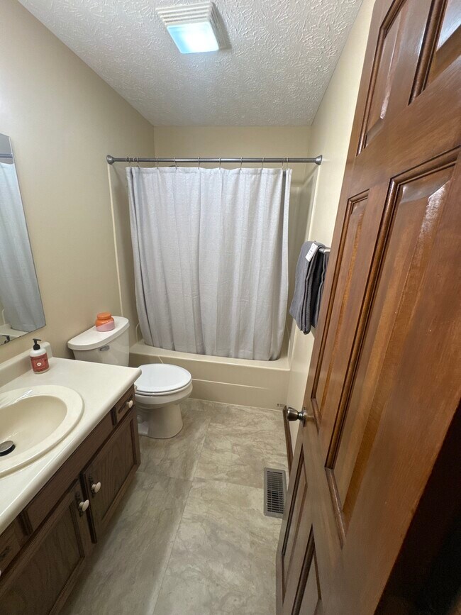 Building Photo - 9229 Westdrum Ct