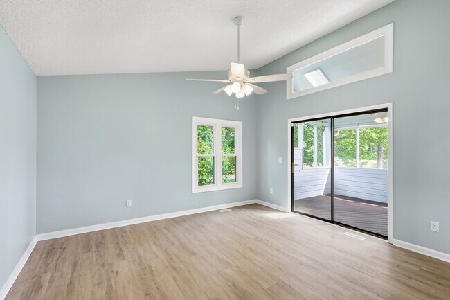 Building Photo - 304 Lord Granville Dr