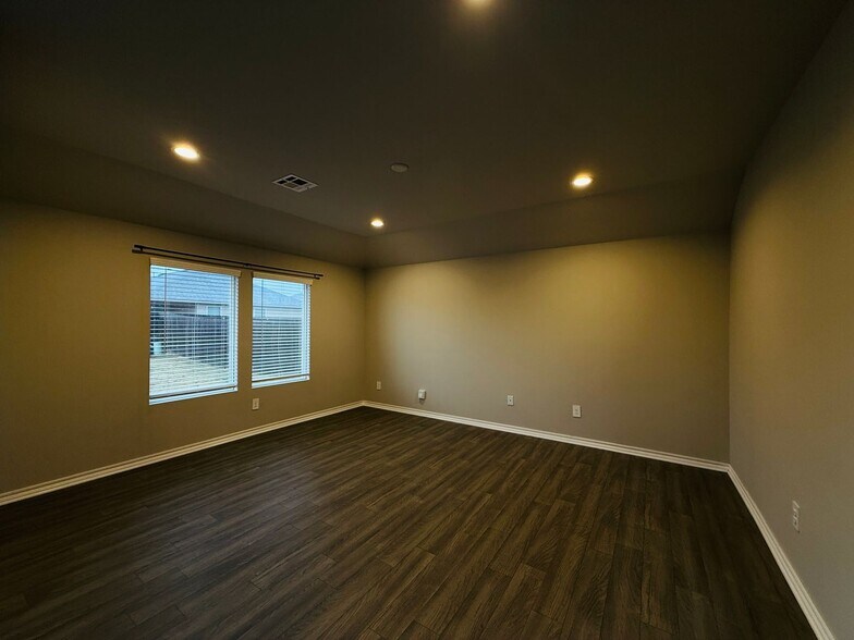 Building Photo - 4301 Montage Blvd