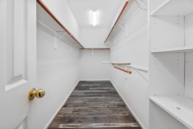 Building Photo - 421 Livingstone Ln