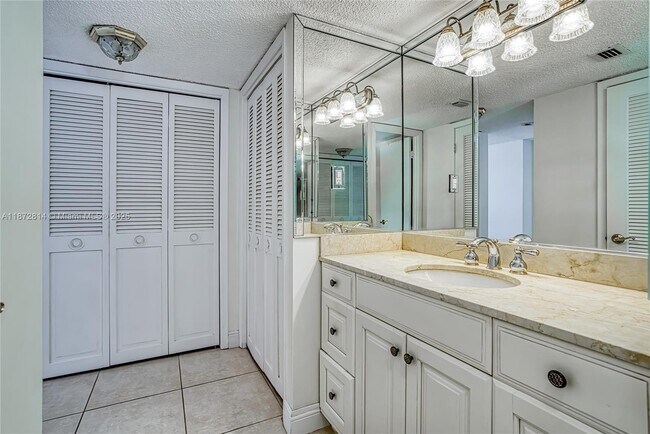 Building Photo - 18051 Biscayne Blvd