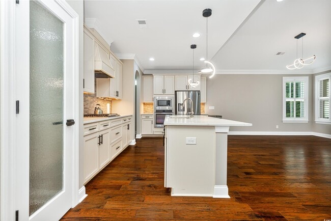 Building Photo - 1592 Buckingham Ave