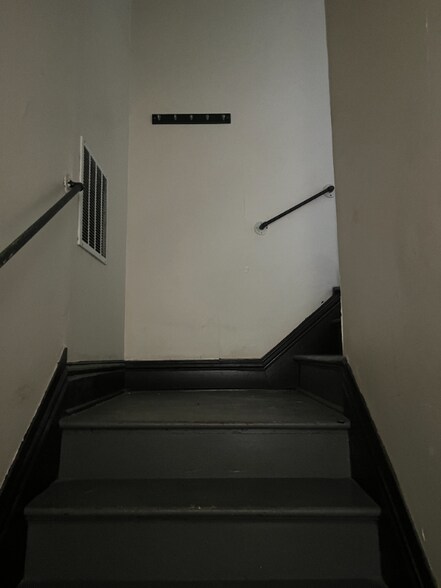 Building Photo - 823 Market St