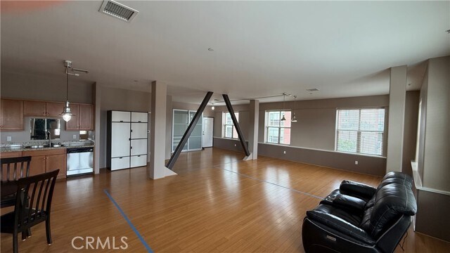 Building Photo - 255 W 7th St