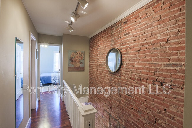 Building Photo - 813 S Belnord Ave