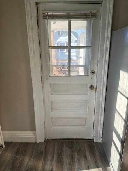 Building Photo - 14 Cedar St