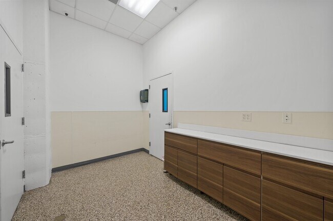 Building Photo - 25 Senate Pl