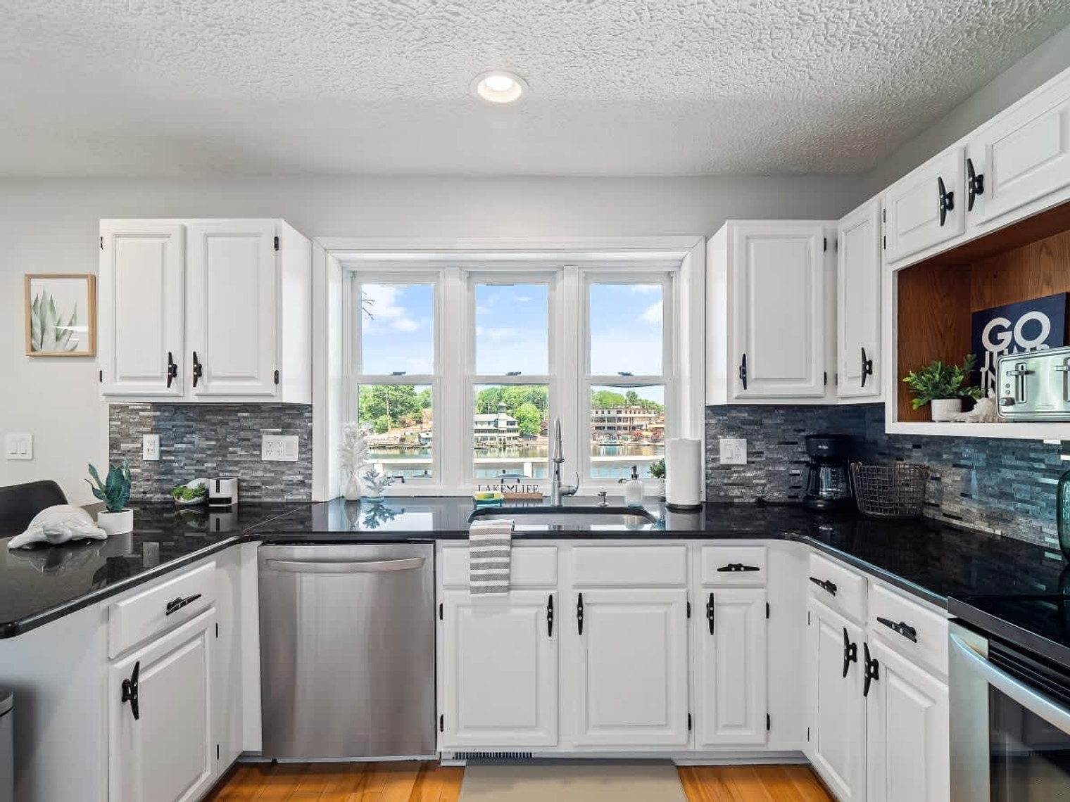 Building Photo - 3581 Mong Ave