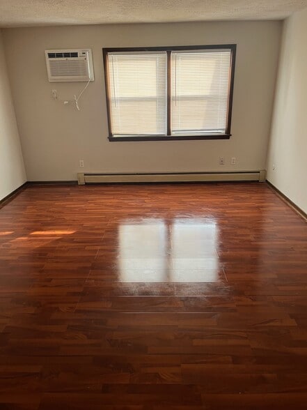 Building Photo - 33 Stewart St