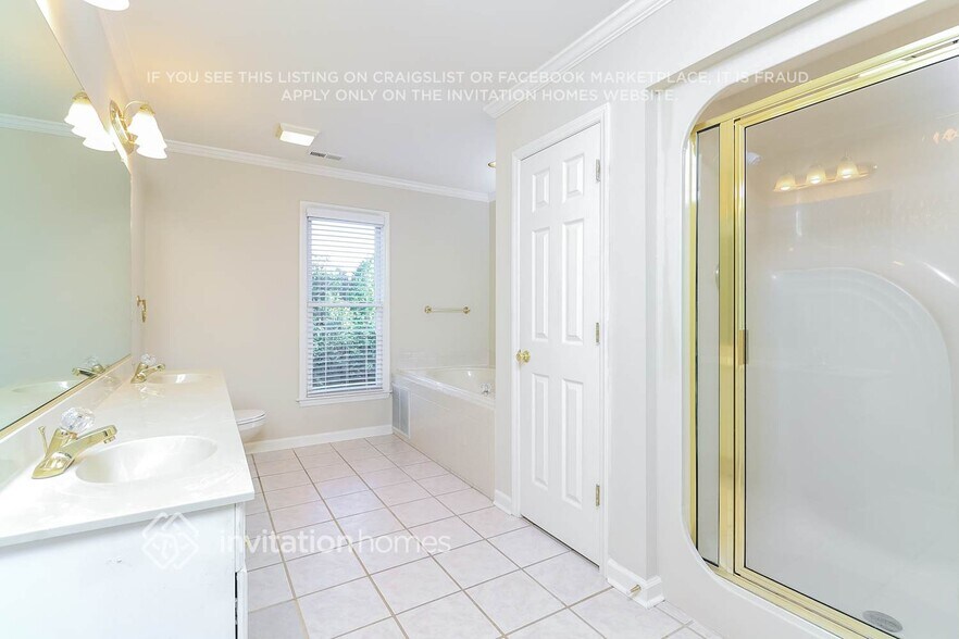 Building Photo - 3700 Turret Ct NE