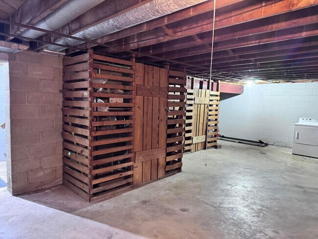 Building Photo - 2126 Harwitch Rd