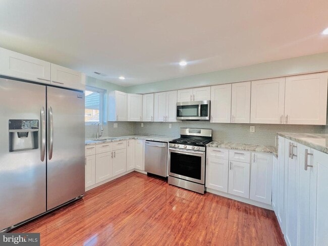 Building Photo - 4045 St Monica Dr