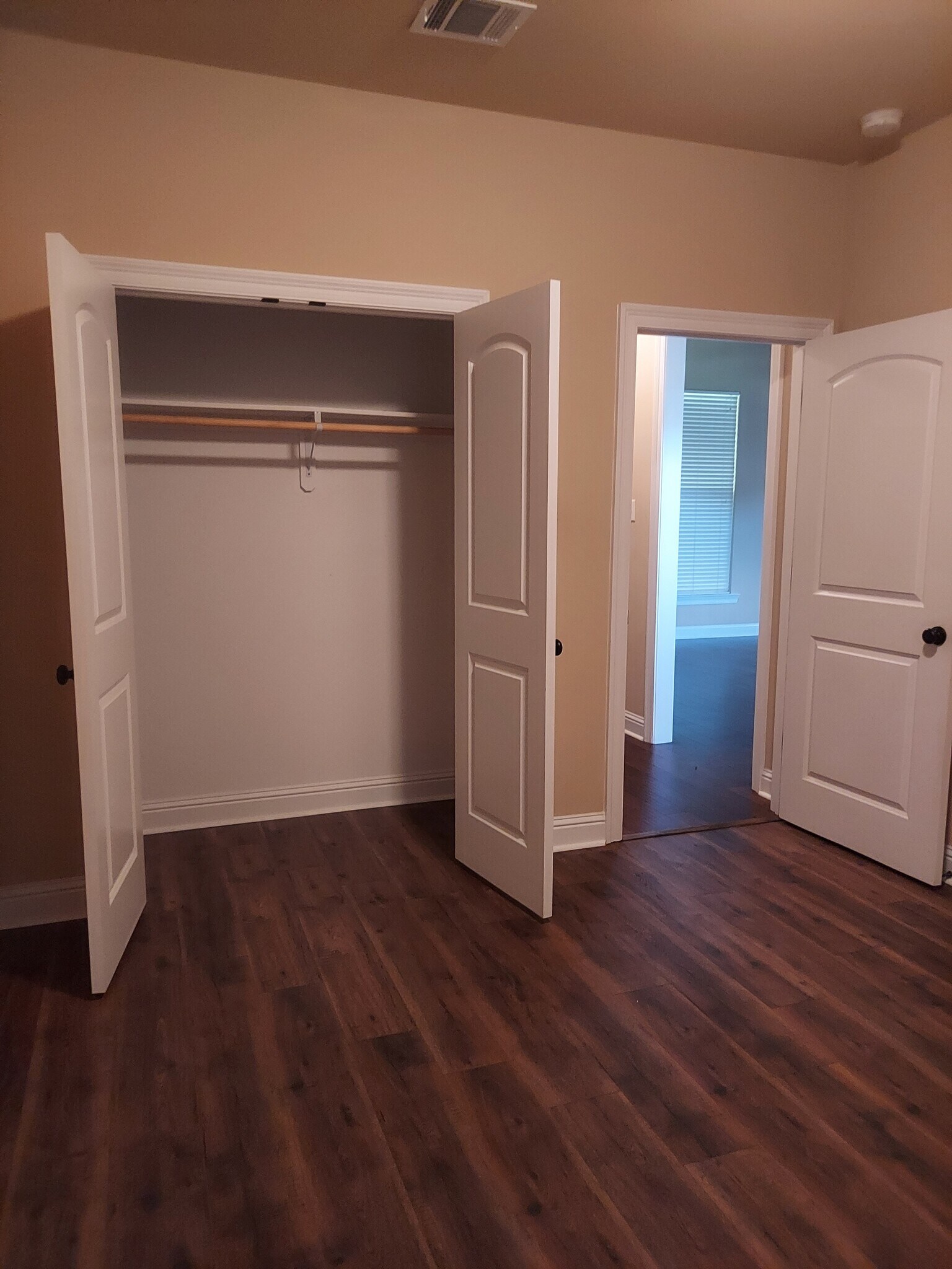 Front bedroom - 742 Red Pine Dr