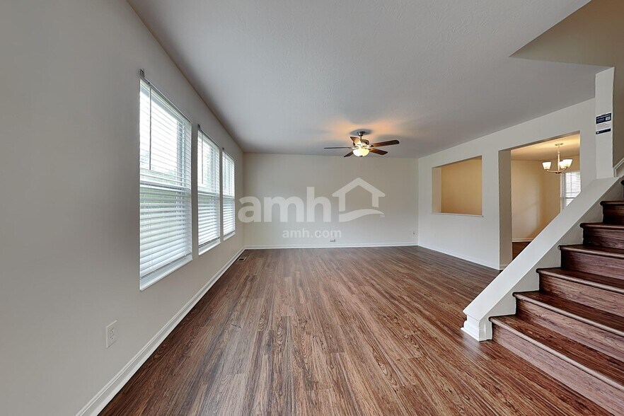Building Photo - 9774 Whispering Way