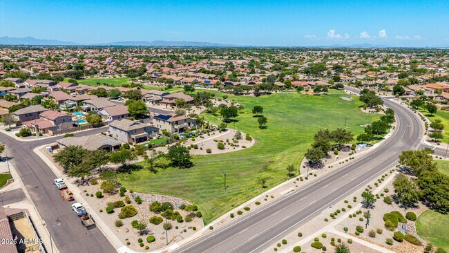 Building Photo - 2801 E Lindrick Dr