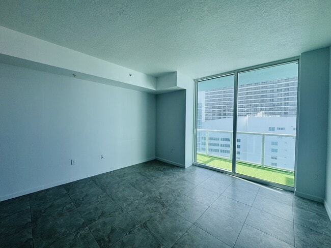 Building Photo - 1900 N Bayshore Dr