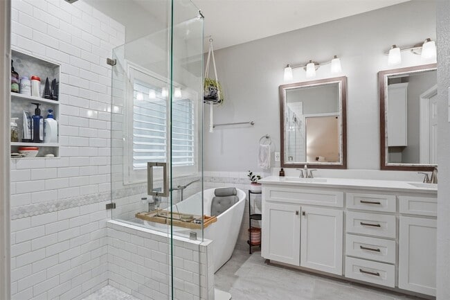 Building Photo - 7258 Summit Parc Dr