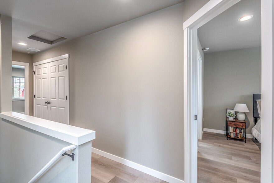 Building Photo - 11212 Bingham Ave E