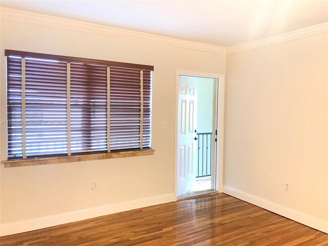 Building Photo - 35 Antilla Ave
