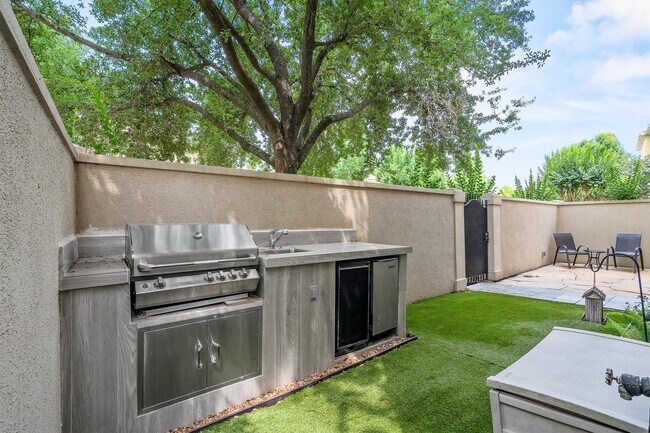 Building Photo - 5507 Val Verde St