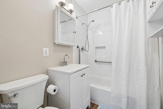 Building Photo - 17360 Tripoli Blvd