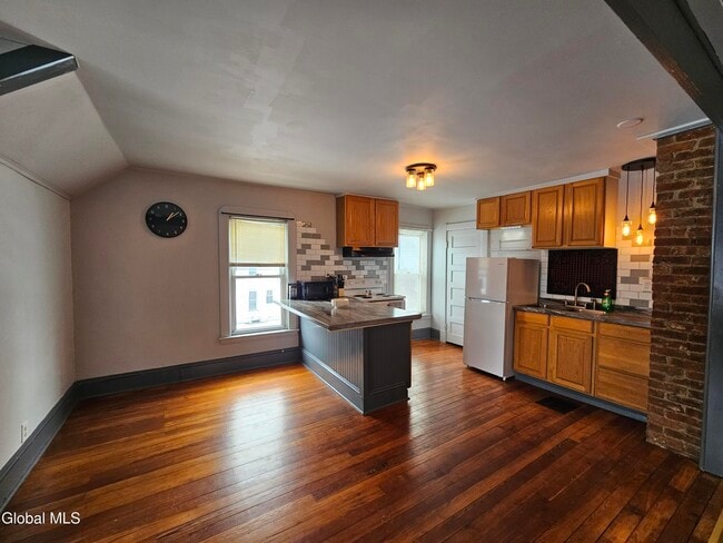 Building Photo - 51 Sacandaga Rd