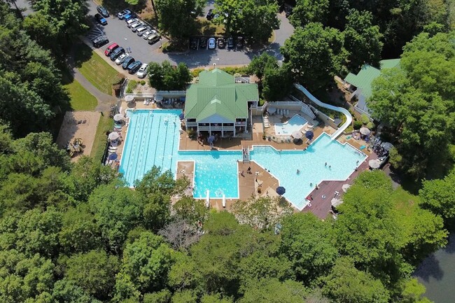 Building Photo - Cat-Friendly Forest Lakes South Townhome