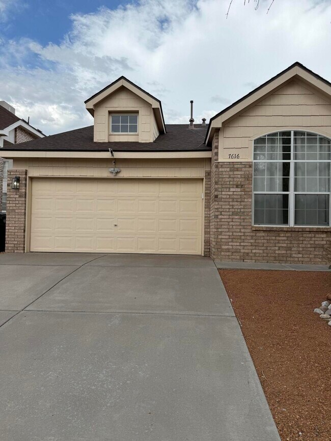 Building Photo - 7616 Copperfield Dr NE