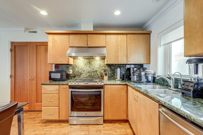 Building Photo - 1039 Coast Blvd