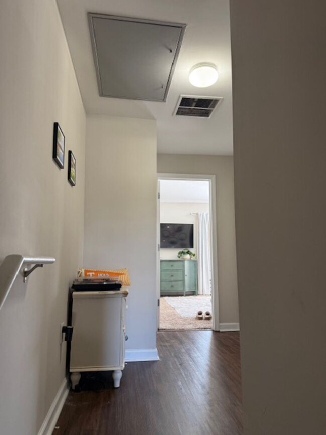 Building Photo - 15-1527 Kisling