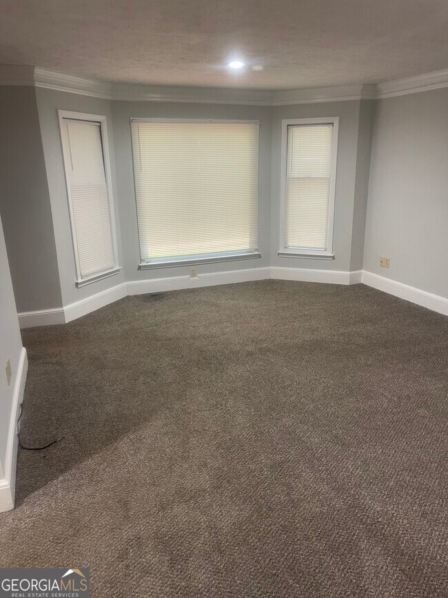 Building Photo - 5035 Highland Hills Pkwy