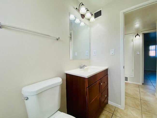 Building Photo - Corner Single Level 2 Bedroom Newly Renova...