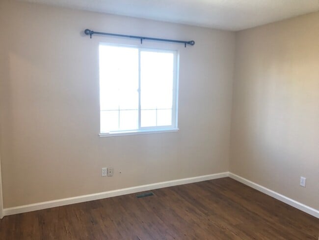 Building Photo - CHARMING 3BD in SUNDOWN NEIGHBORHOOD - Security Deposit Waiver Available