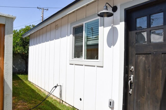Building Photo - New ADU unit with all the amenities.