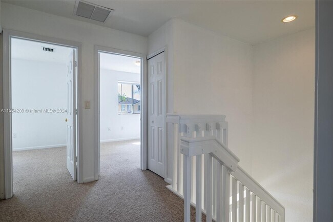 Building Photo - 1475 SE 24th Ct