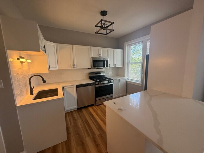 Building Photo - 4956 N Harding Ave