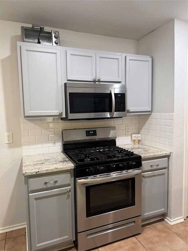 Building Photo - 16010 Fitchburg Cir
