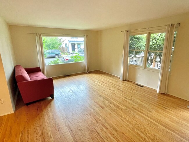 Building Photo - CURFN01