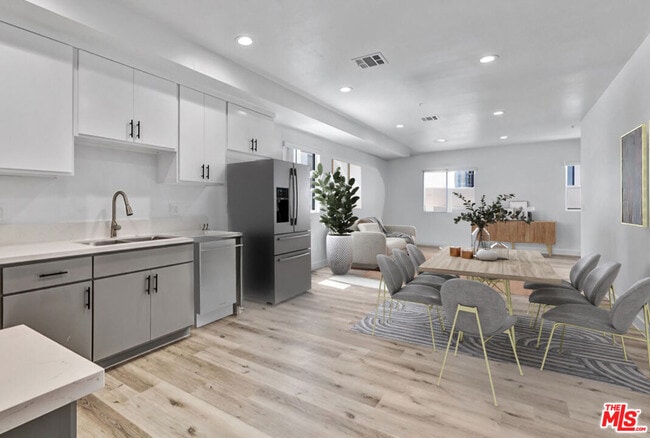 Building Photo - 4643 W 18th St