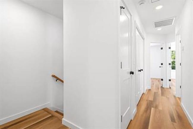 Building Photo - 3/2.5 Townhome Centrally Located in Greenv...