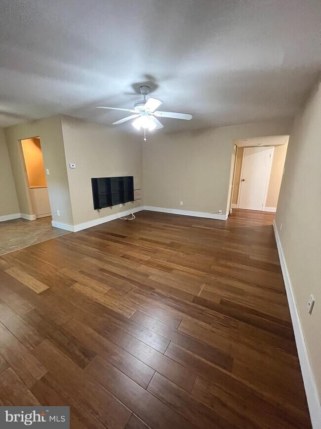 Building Photo - 4000 Gypsy Ln