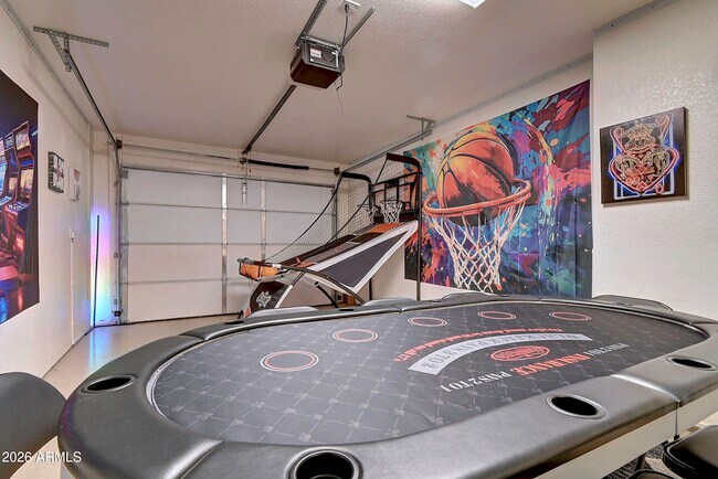 Building Photo - 1027 W 19th St