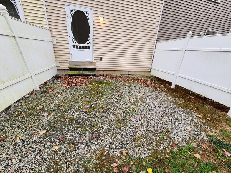 Building Photo - 112 Meadow Ridge Dr