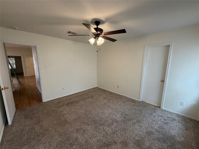 Building Photo - 917 W South St