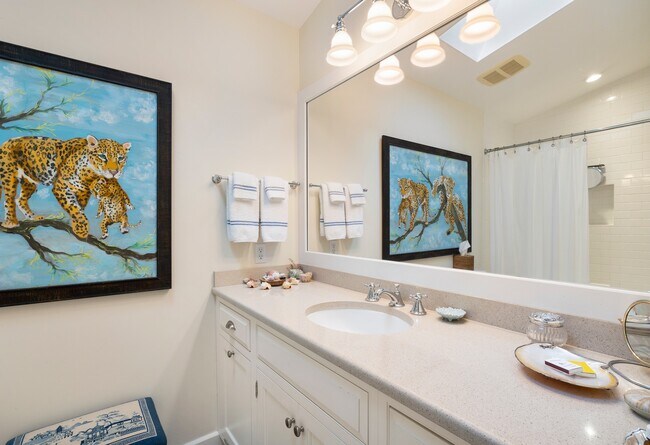 Building Photo - 264 Harbor Dr