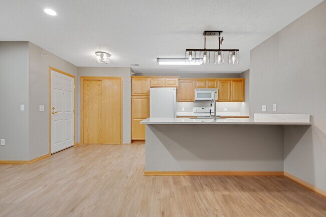 Building Photo - 15631 Linnet St NW