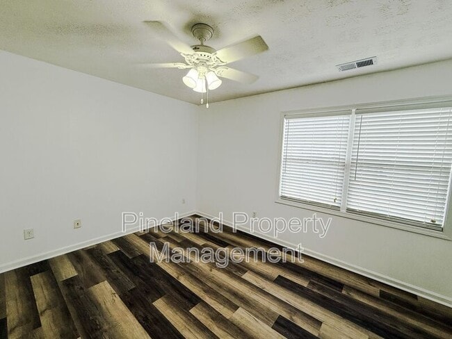 Building Photo - 153 Newport Ct